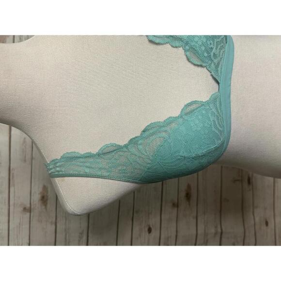 PINK Victoria's Secret lace plunge bralette Size Medium - Picture 2 of 9